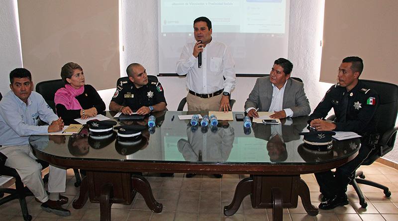 Conjugan esfuerzos gobierno de Los Cabos, SEP y gendarmería en beneficio de los estudiantes Conjugan esfuerzos gobierno de Los Cabos, SEP y gendarmería en beneficio de los estudiantes