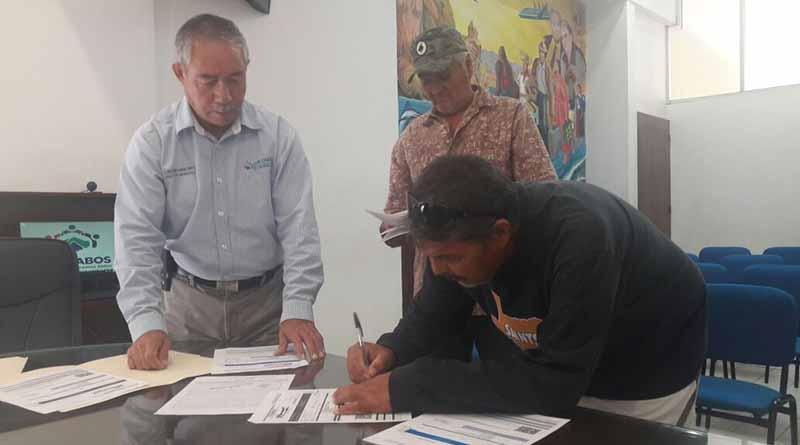 El Gobierno de los cabos acredita a pescadores como dueños legítimos de sus embarcaciones El Gobierno de los cabos acredita a pescadores como dueños legítimos de sus embarcaciones