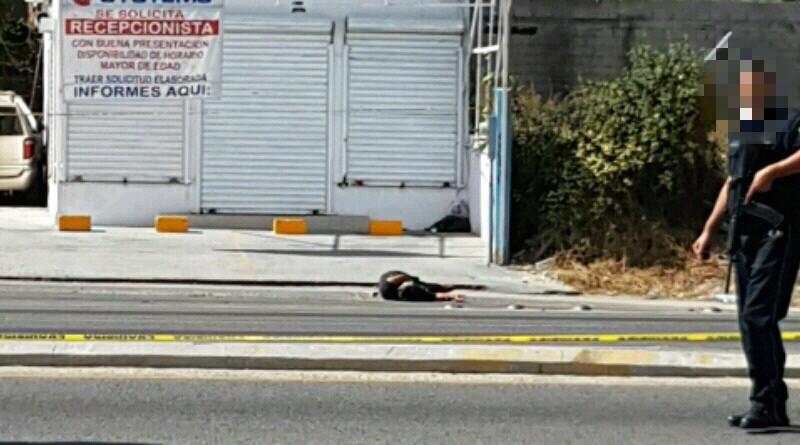 BlurImage(2-1-2017_1-39-19) Acribillan camioneta en San José del Cabo; dos muertos