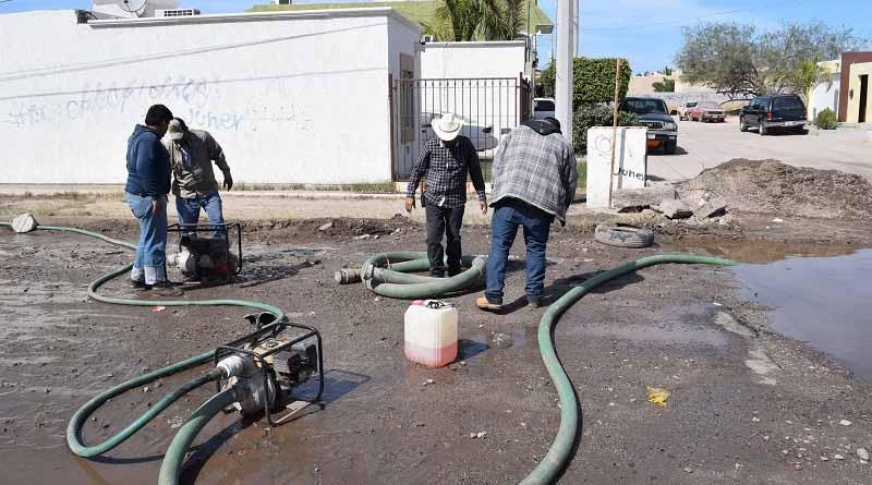 SEPUIT CALLES MANTARRAYA Y ALMEJAS Resultan afectadas obras de Fidepaz a cargo de SEPUIT por fuga en las redes de agua