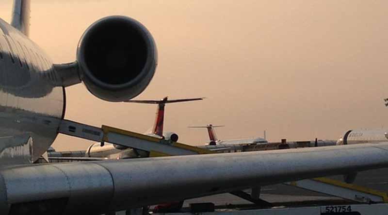Aeropuerto de Colima suspende actividades por caída de ceniza Aeropuerto de Colima suspende actividades por caída de ceniza