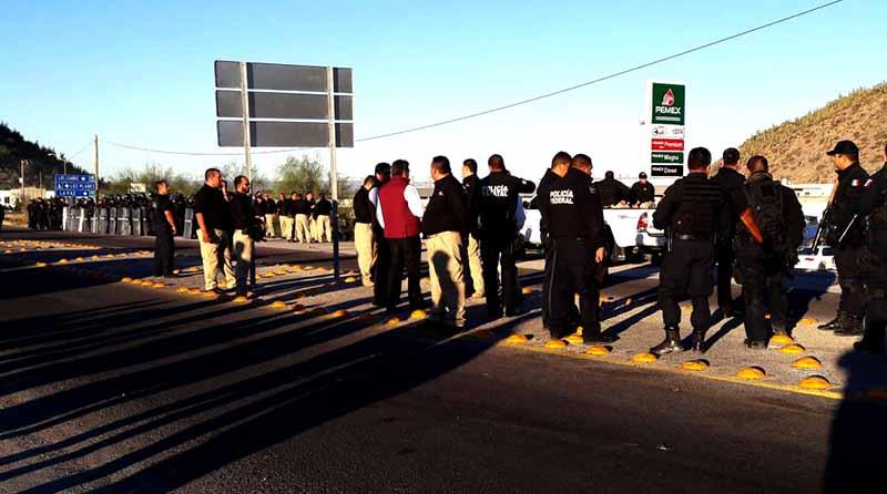 bloqueo 6 ene web Termina Gobierno de BCS bloqueo de trailers en La Paz, ya hay paso para mercancías y combustibles