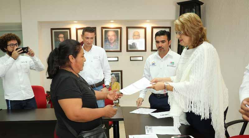 El alcalde Francisco Pelayo Covarrubias, se reunió con la directora del INVI Rosalva Cuadras El alcalde Francisco Pelayo Covarrubias, se reunió con la directora del INVI Rosalva Cuadras
