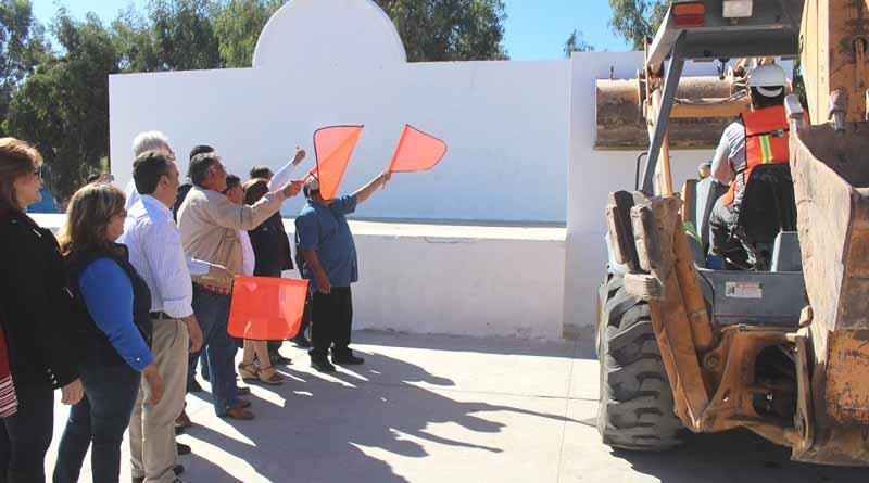 Alcalde Francisco Pelayo Pone en Marcha Trabajos de Rehabilitación de Plaza Pública de Puerto San Carlos Alcalde Francisco Pelayo Pone en Marcha Trabajos de Rehabilitación de Plaza Pública de Puerto San Carlos