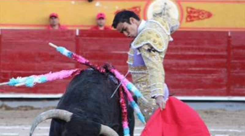 Torero mexicano Frausto triunfa en primera tarde de Carnavales en Autlán Torero mexicano Frausto triunfa en primera tarde de Carnavales en Autlán