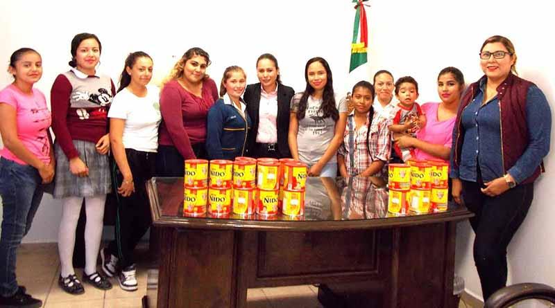 Apoya DIF Municipal Dotación de Leche en Polvo a Madres Adolescentes Apoya DIF Municipal Dotación de Leche en Polvo a Madres Adolescentes