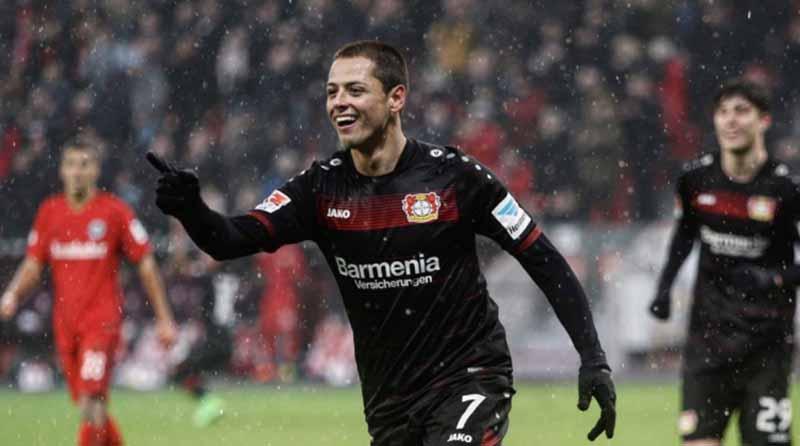 chicharito Bayer y "Chicharito" se alejan más de copas europeas tras derrota con Mainz
