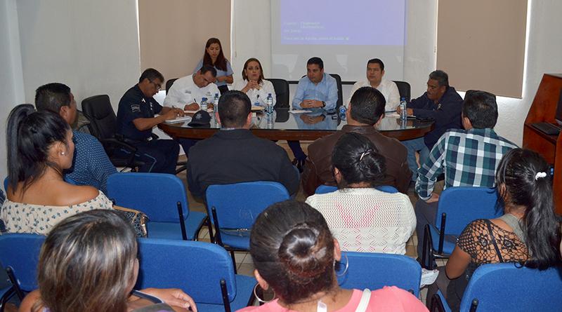Atiende delegado de CSL a padres de familia y maestros de escuelas de la colonia chula vista Atiende delegado de CSL a padres de familia y maestros de escuelas de la colonia chula vista