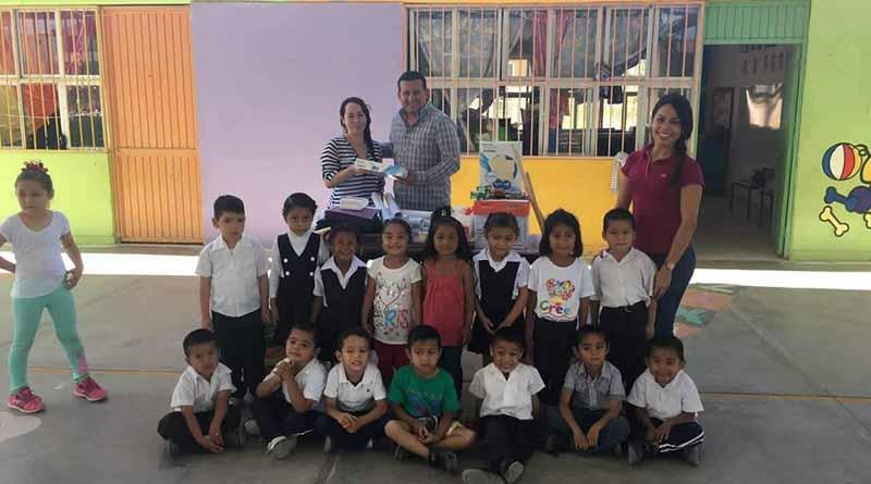 Entrega regidor Daniel Arreola material deportivo y didáctico al jardín de niños Braulio Maldonado Entrega regidor Daniel Arreola material deportivo y didáctico al jardín de niños Braulio Maldonado