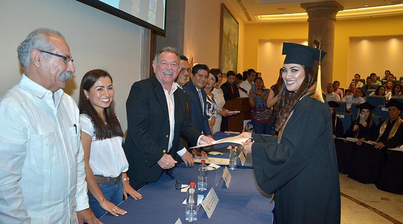 Se gradúan licenciados en derecho de la universidad autónoma de BCS, Campus Los Cabos Se gradúan licenciados en derecho de la universidad autónoma de BCS, Campus Los Cabos