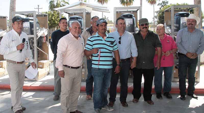 Entrega FGR motores fuera de borda en Puerto San Carlos Entrega FGR motores fuera de borda en Puerto San Carlos