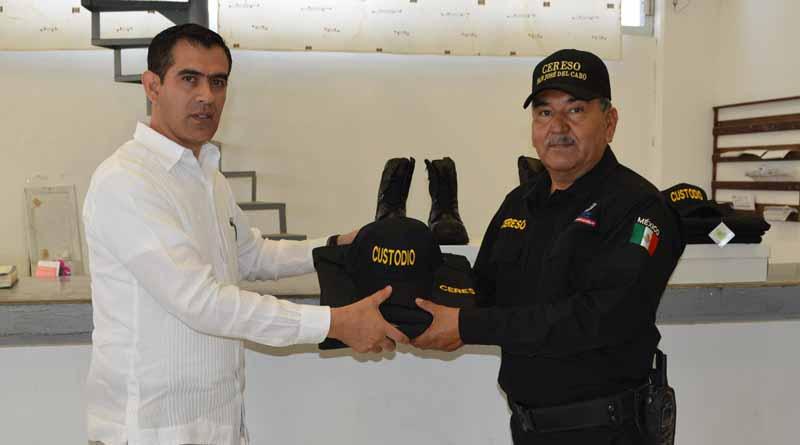 Realiza Sigala Páez entrega de uniformes a internos del CERESO de San José del Cabo Realiza Sigala Páez entrega de uniformes a internos del CERESO de San José del Cabo