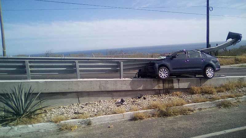 accidentemisiones Fallece persona al estrellarse contra muro de contención en puente de CSL