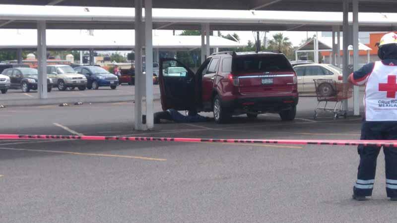 ejecutadochedraui Ejecutan a un hombre en estacionamiento de Chedraui en La Paz
