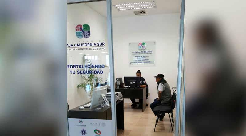 personadetenidaaeropuertosjc Prófuga de la justicia es detenida en Revisión Secundaria en aeropuerto de SJC