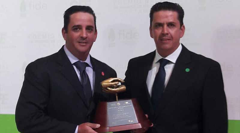 Entregan el premio del primer concurso estatal de ensayo en materia de transparencia Entregan el premio del primer concurso estatal de ensayo en materia de transparencia
