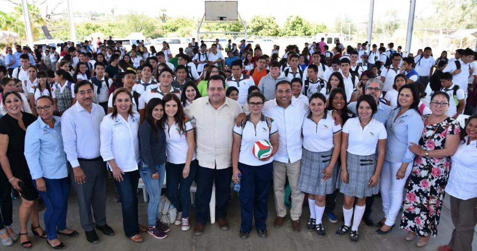 Se entregaron apoyos para los desayunadores de la zona rural del municipio Se entregaron apoyos para los desayunadores de la zona rural del municipio