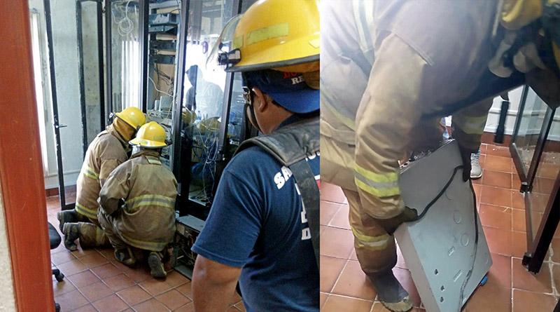 Evacúa Protección Civil por alerta de residuos tóxicos a usuarios y personal administrativo en Tesorería Municipal Evacúa Protección Civil por alerta de residuos tóxicos a usuarios y personal administrativo en Tesorería Municipal