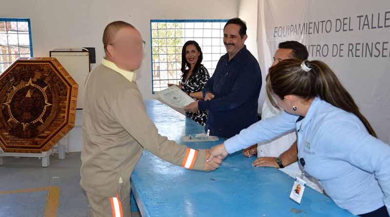 INTERNOS CAPACITACIÓN PARA EL TRABAJO Reciben internos del CERESO capacitación para el trabajo
