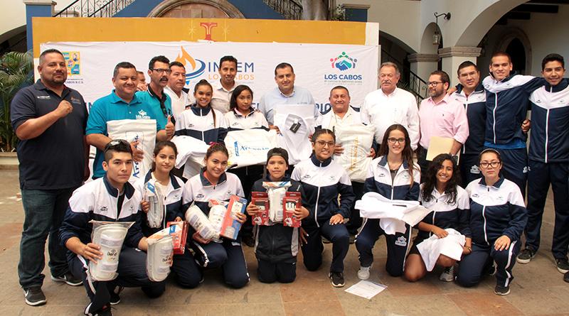 Entrega Gobierno Municipal equipamiento y uniformes a deportistas de Karate y Taekwondo Entrega Gobierno Municipal equipamiento y uniformes a deportistas de Karate y Taekwondo