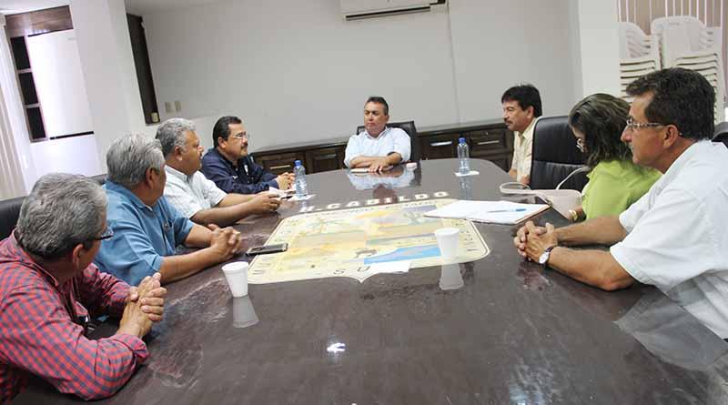 Reconocen Directivos de Secundaria Trabajo del Alcalde Francisco Pelayo Reconocen Directivos de Secundaria Trabajo del Alcalde Francisco Pelayo
