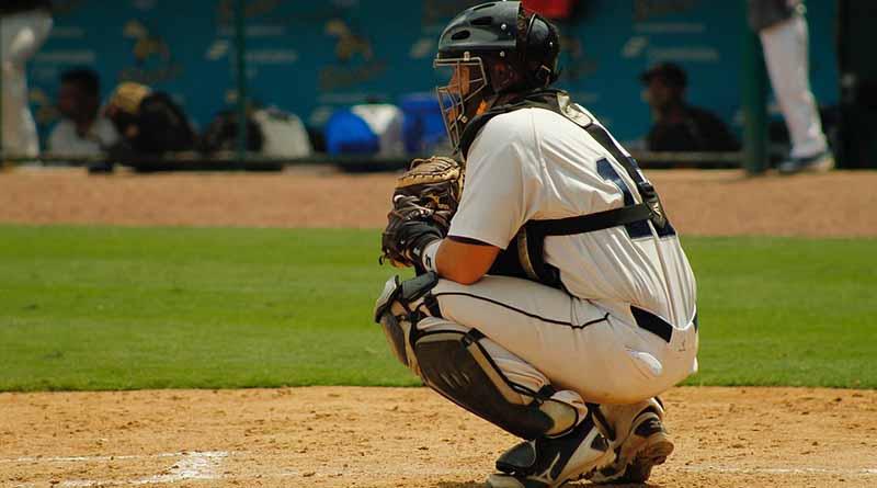 Equipo de beisboil Águila evita barrida ante líder Leones, con triunfo 10-9 Equipo de beisboil Águila evita barrida ante líder Leones, con triunfo 10-9