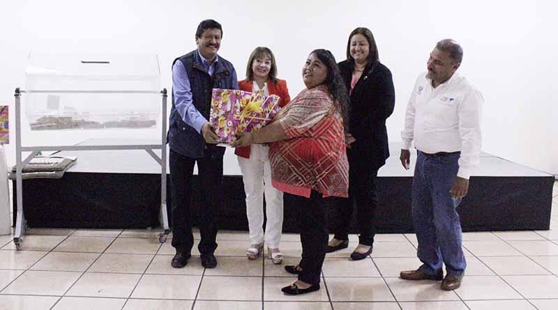 Convive Alcalde de La Paz con madres trabajadoras de DIF Municipal Convive Alcalde de La Paz con madres trabajadoras de DIF Municipal