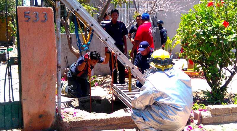 rescate pozo 17 mayo web “Traga tierra” a joven en La Paz, intentan rescate