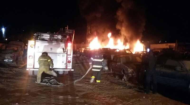 yonkelapaz Se quema yonke de carros en La Paz