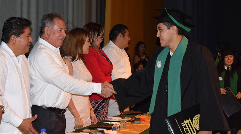 Gobierno Municipal atestigua graduación de la sexta generación del colegio de bachilleres #10 Gobierno Municipal atestigua graduación de la sexta generación del colegio de bachilleres #10
