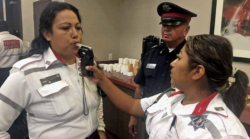 PUNTOS DE CONTROL DE ALCOHOLIMETRÍA Capacitan a Tránsito Municipal en protocolo para puntos de control de alcoholimetría