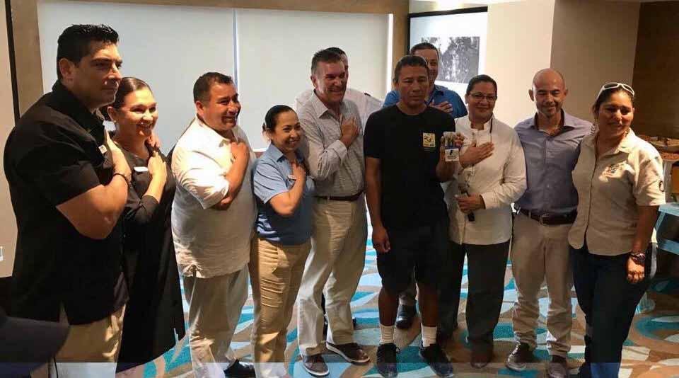 TORTUGAS MARINAS Hotel Hyatt Zyva entregó al gobierno municipal un transmisor satelital para seguimiento de tortugas marinas