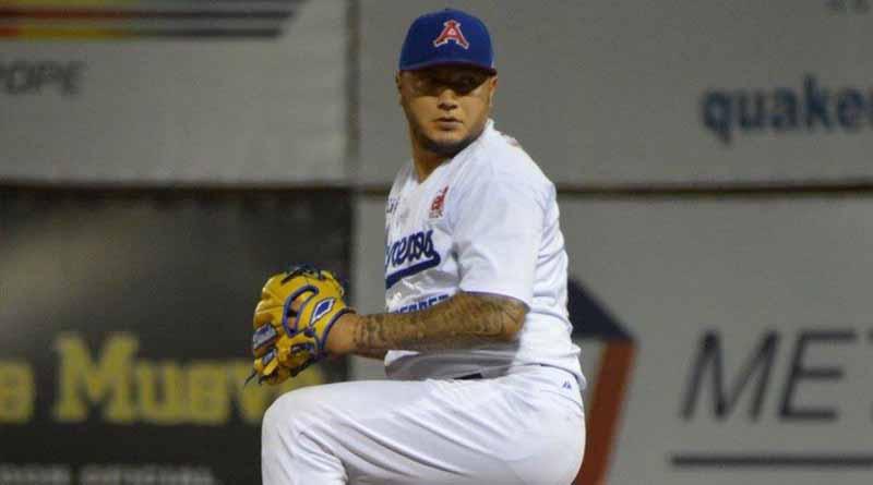 Mexicano Velázquez gana partida a Osuna en triunfo de Boston en 15 innings Mexicano Velázquez gana partida a Osuna en triunfo de Boston en 15 innings