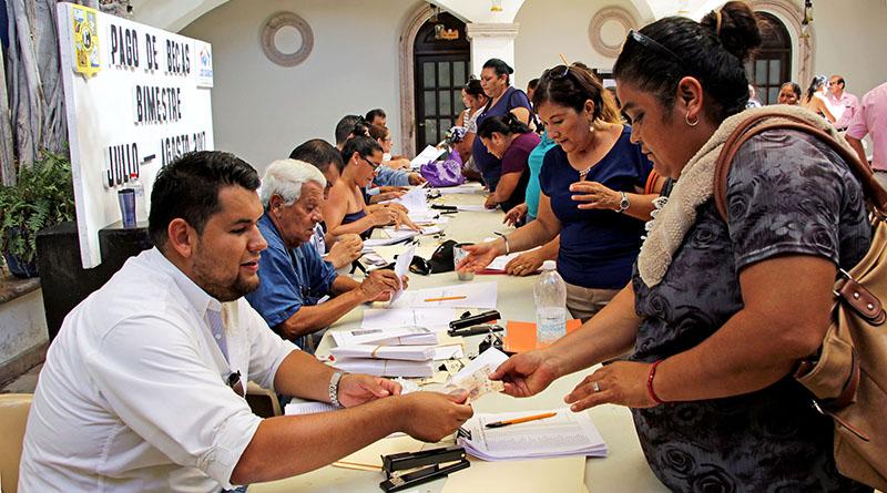 A dos años de gestión, el gobierno municipal incrementa becas a estudiantes de excelencia A dos años de gestión, el Gobierno Municipal incrementa Becas a estudiantes de excelencia
