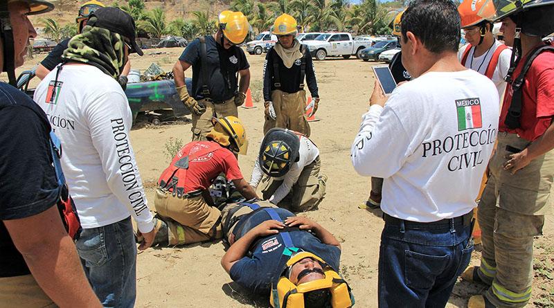 Realizan protección civil, bomberos y cruz roja,taller de extracción vehicular Realizan protección civil, bomberos y cruz roja,taller de Extracción Vehicular