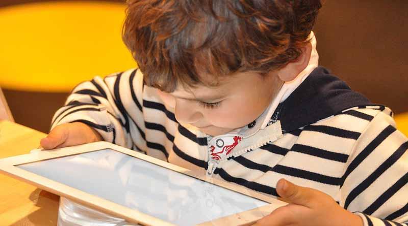Pasos sencillos y firmes, para que los niños naveguen seguros en Internet Pasos sencillos y firmes, para que los niños naveguen seguros en Internet