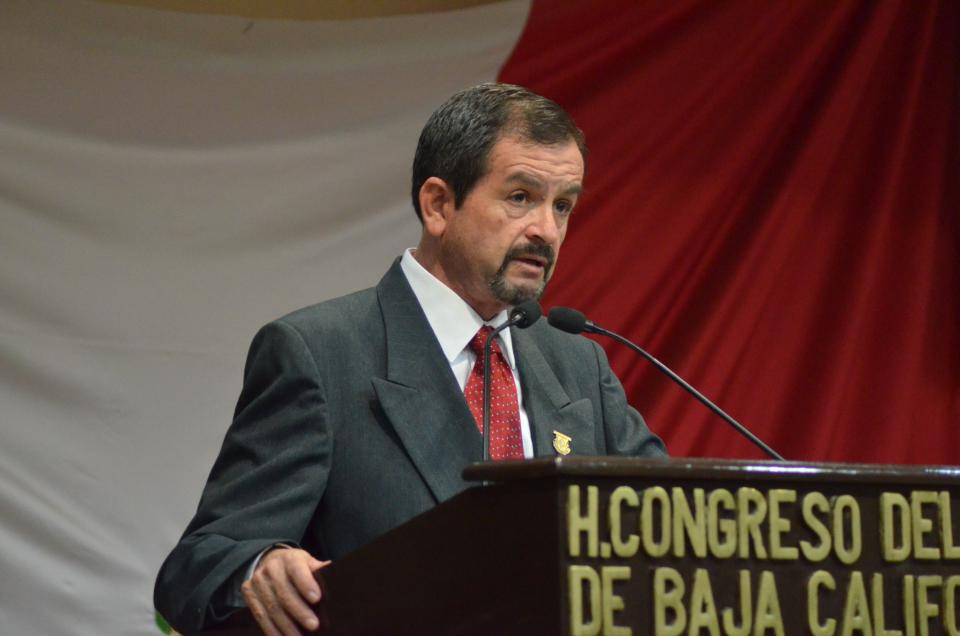 Presenta su informe de labores el Dip. Camilo Torres Meía Presenta su informe de labores el Dip. Camilo Torres Meía