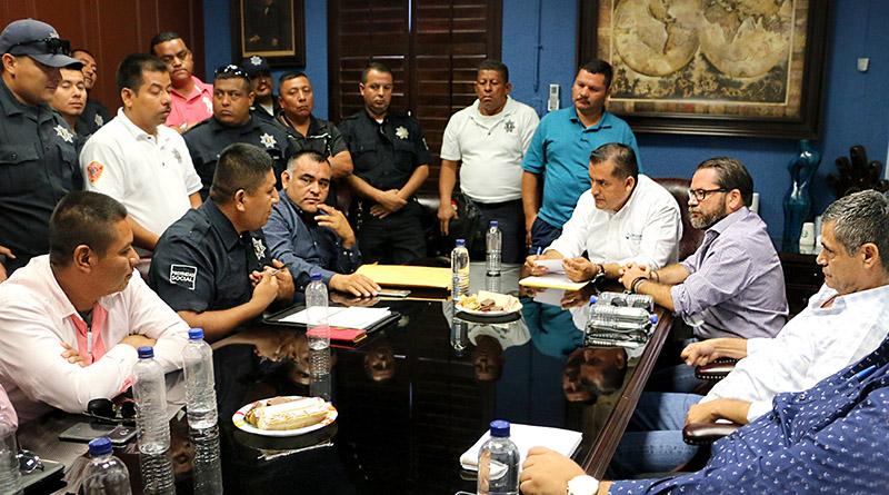 Gobierno Municipal da seguimiento con mesa de diálogo a casos de policías no acreditados por exámenes Gobierno Municipal da seguimiento con mesa de diálogo a casos de policías no acreditados por exámenes