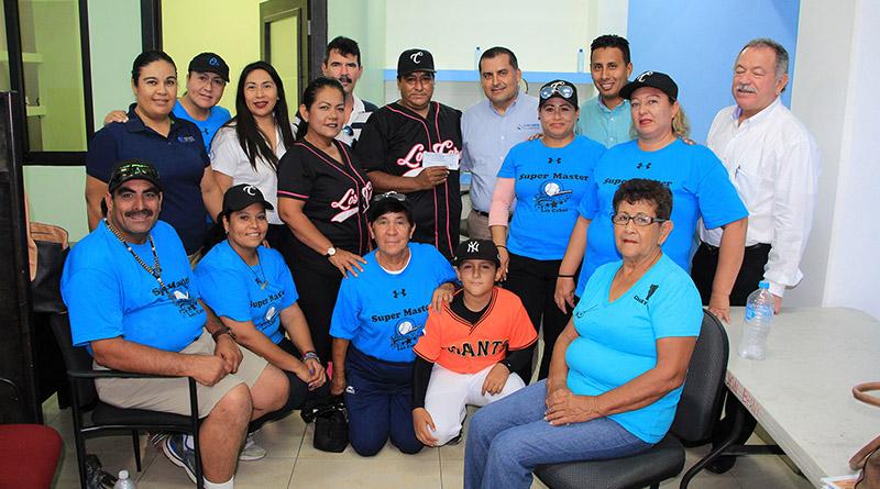 Entrega Gobierno Municipal apoyo económico a equipo de softbol Entrega Gobierno Municipal apoyo económico a equipo de softbol