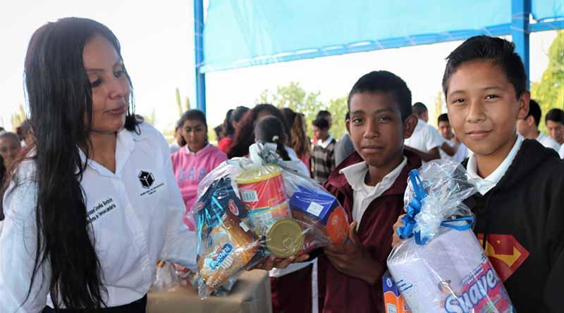 Promueven en alumnos de telesecundarias de La Paz el valor de la solidaridad Promueven en alumnos de telesecundarias de La Paz el valor de la solidaridad