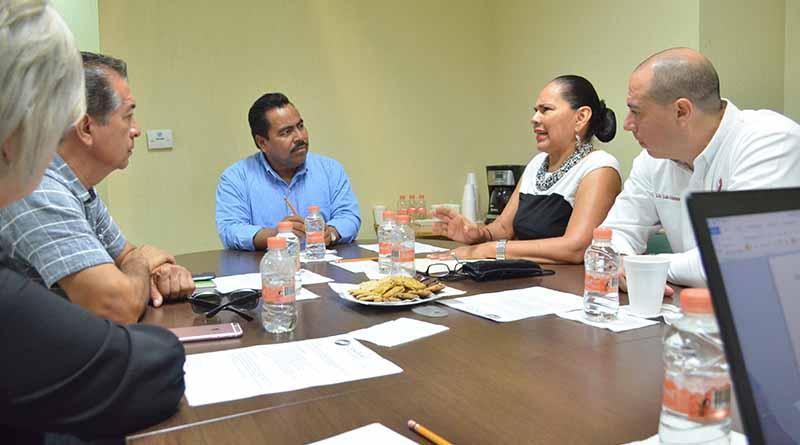 Dialoga Dip. Alfredo Zamora con la dirigencia de la Canirac de La Paz Dialoga Dip. Alfredo Zamora con la dirigencia de la Canirac de La Paz