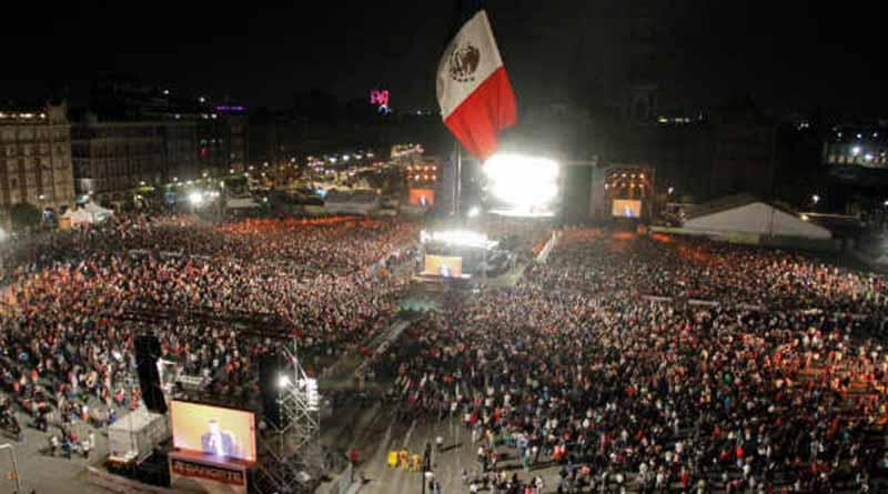Rinden homenaje a víctimas de sismos durante concierto en Zócalo Rinden homenaje a víctimas de sismos durante concierto en Zócalo