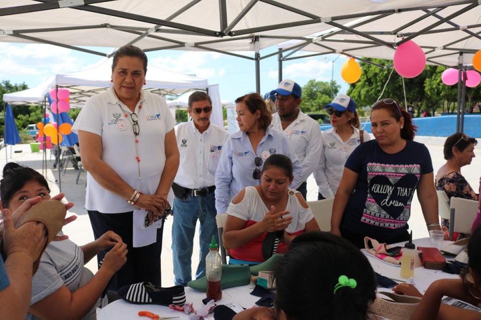 Realiza Ayuntamiento de Comondú Jornada Social en Col. 4 de Marzo Realiza Ayuntamiento de Comondú Jornada Social en Col. 4 de Marzo