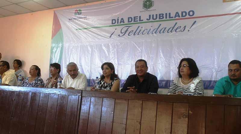 Ceremonia de entrega de estímulos económicos a 415 Jubilados y Pensionados agremiados a la Sección 3 del SNTE Ceremonia de entrega de estímulos económicos a 415 Jubilados y Pensionados agremiados a la Sección 3 del SNTE