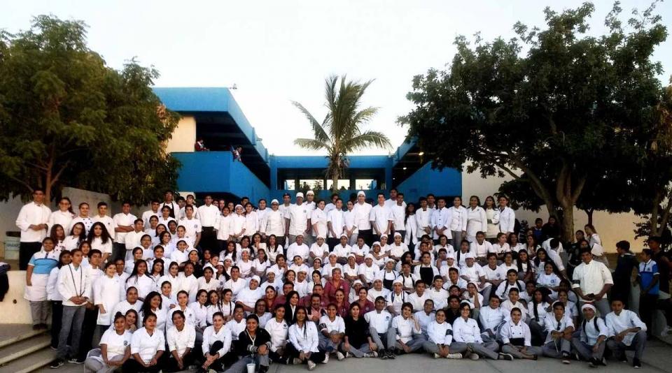 cetmar Tarde de tradiciones y regalos en el CETMAR 31 en Cabo San Lucas