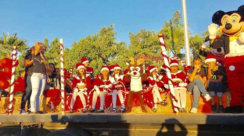Miles de Personas Disfrutaron y se Contagiaron Con el 1er. Desfile Navideño “Comondú Brilla 2017”. Miles de Personas Disfrutaron y se Contagiaron Con el 1er. Desfile Navideño “Comondú Brilla 2017”.