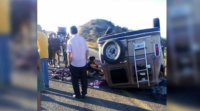 volcadura Fuerte volcadura en carretera La Paz-Constitución deja 6 lesionados