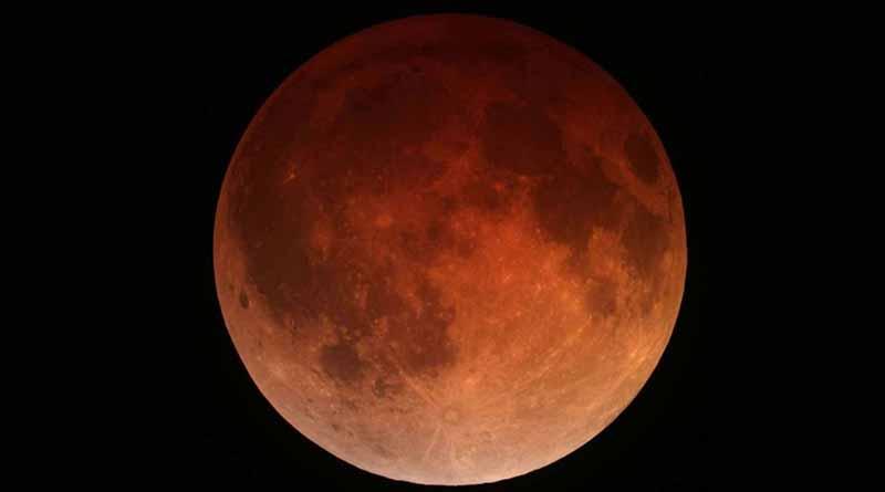 Eclipse lunar es visible de manera parcial en México Eclipse lunar es visible de manera parcial en México