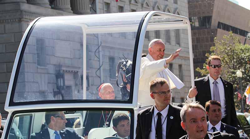 Polémica por abusos y crítica socioambiental marcaron gira del Papa Polémica por abusos y crítica socioambiental marcaron gira del Papa