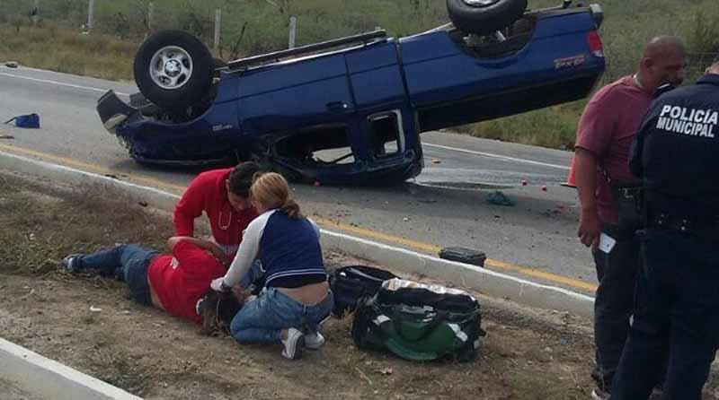accidentevolcadura Volcadura en carretera La Paz-Los Cabos deja 3 personas lesionadas